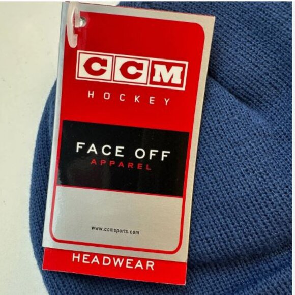 CCM Hockey Toronto Maple Leaves Gift Set Hat Gloves Scarf NHL Beanie New - Picture 5 of 16